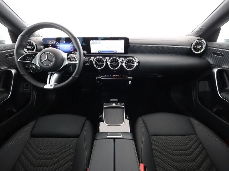 Mercedes-Benz CLA 180 2025