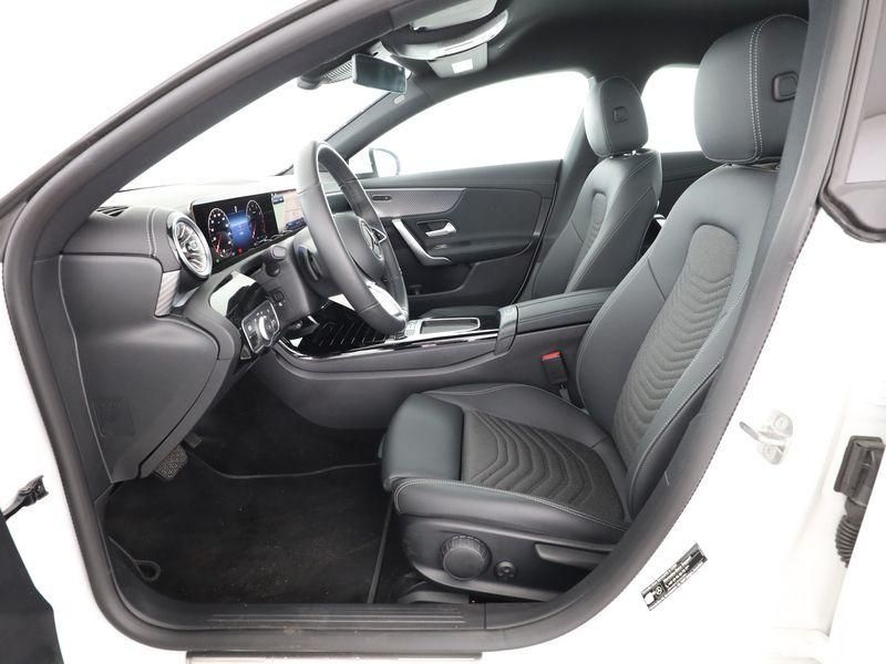 Mercedes-Benz CLA 180 2025