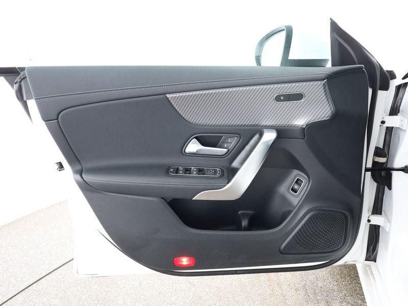 Mercedes-Benz CLA 180 2025