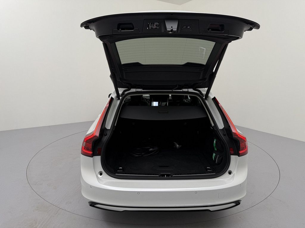 Volvo V90 2025