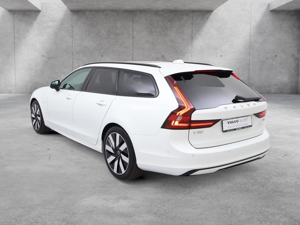 Volvo V90 2025