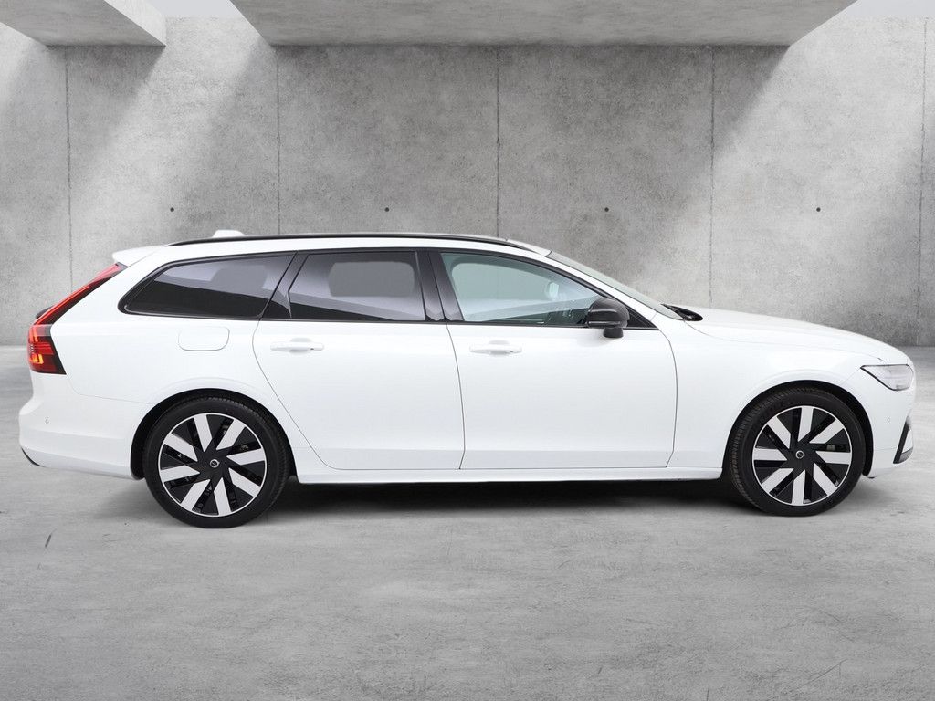 Volvo V90 2025