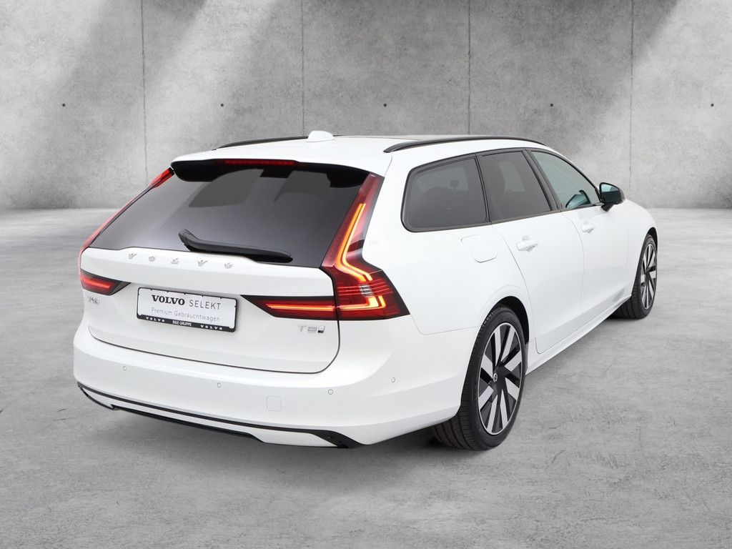 Volvo V90 2025