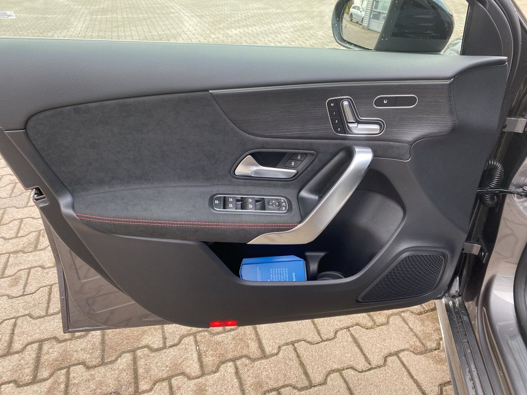 Mercedes-Benz A 200 2025