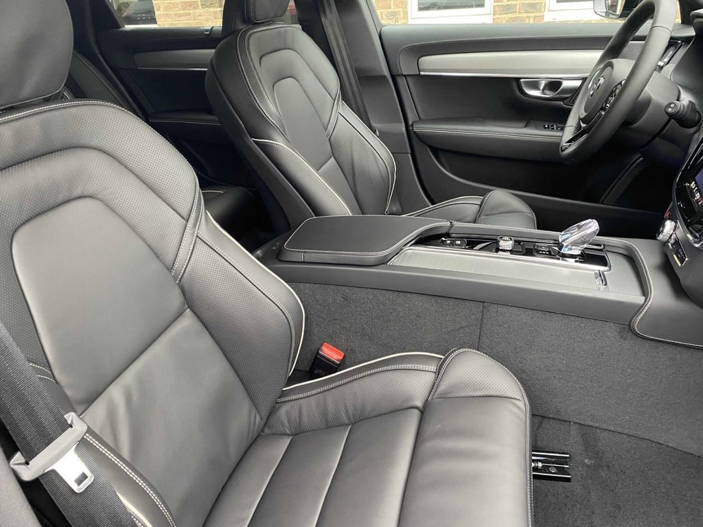 Volvo V90 Cross Country 2024