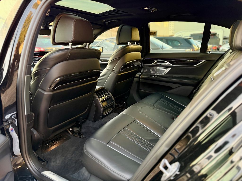 BMW 740 2017