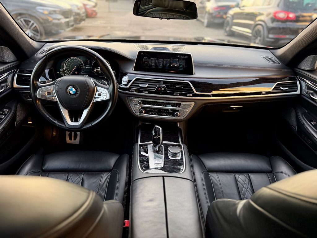 BMW 740 2017