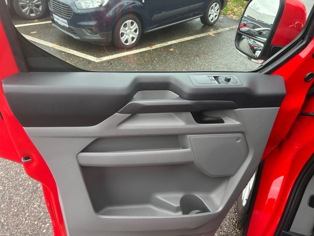 Ford Tourneo Custom 2025