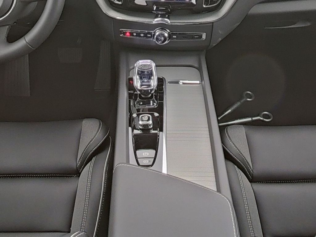 Volvo XC60 2025