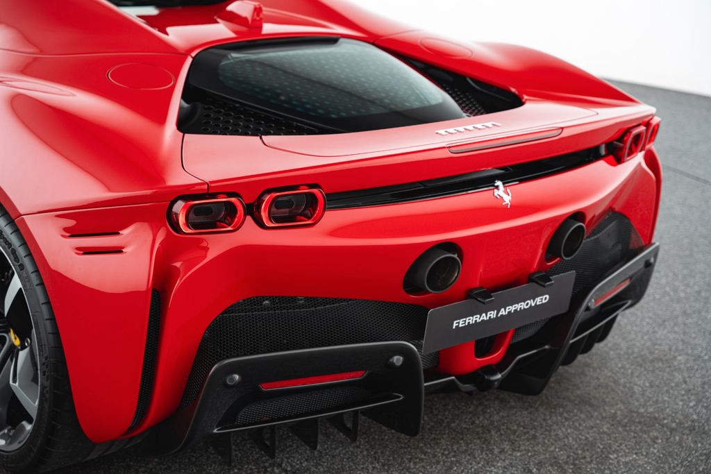 Ferrari SF90 2025