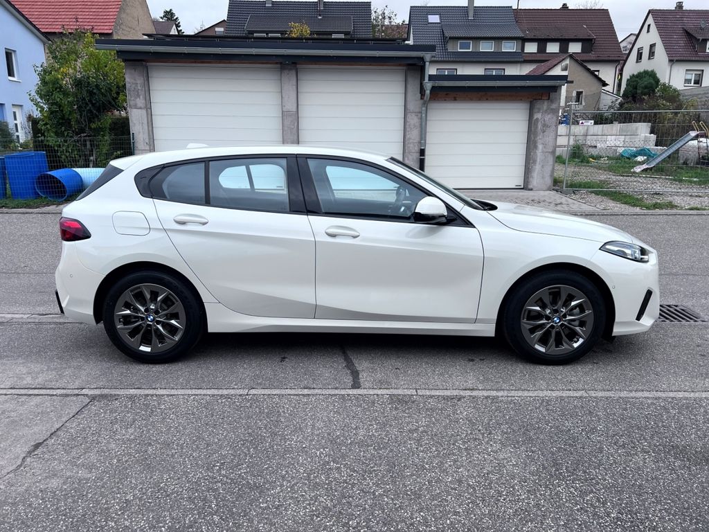 BMW 120 2024