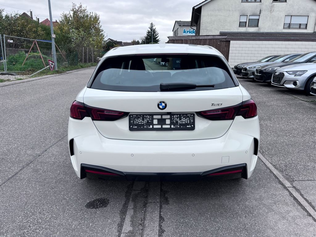 BMW 120 2024