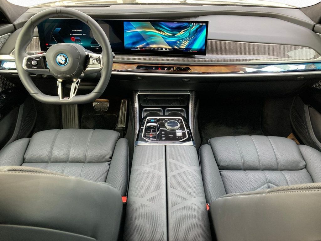 BMW i7 2024