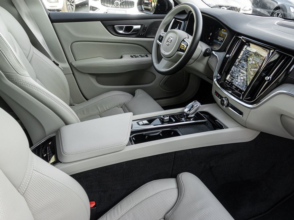 Volvo V60 Cross Country 2023