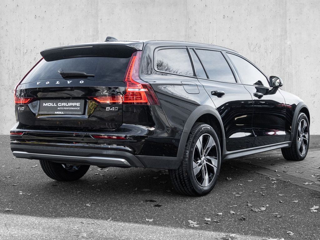 Volvo V60 Cross Country 2023