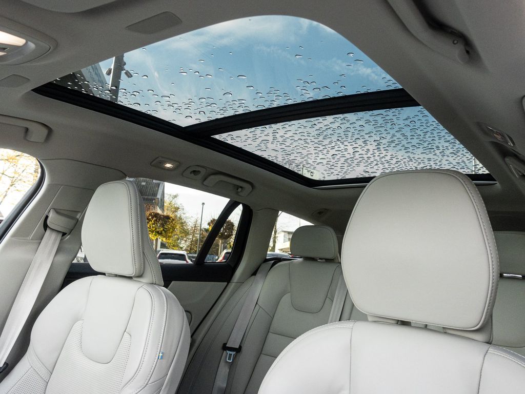 Volvo V60 Cross Country 2023