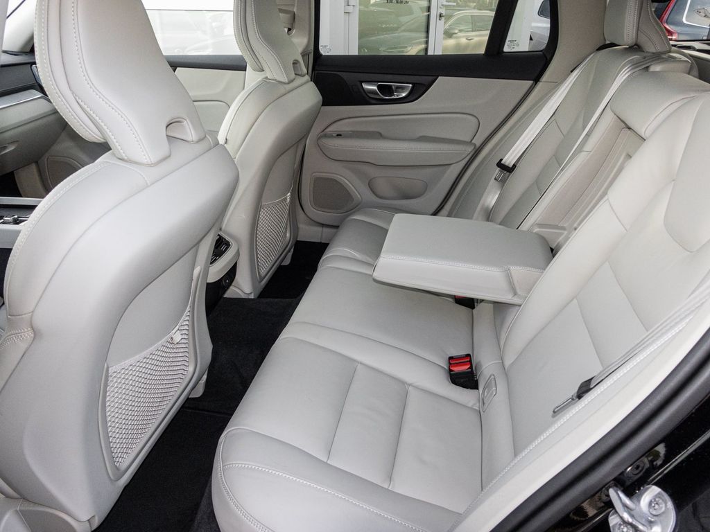 Volvo V60 Cross Country 2023