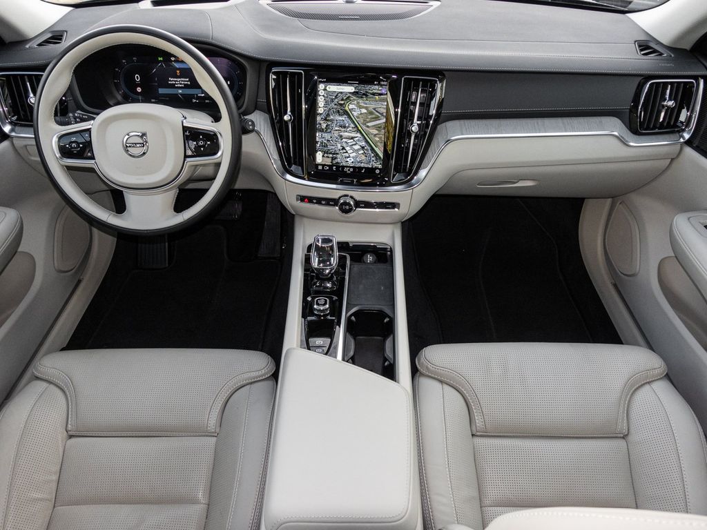 Volvo V60 Cross Country 2023