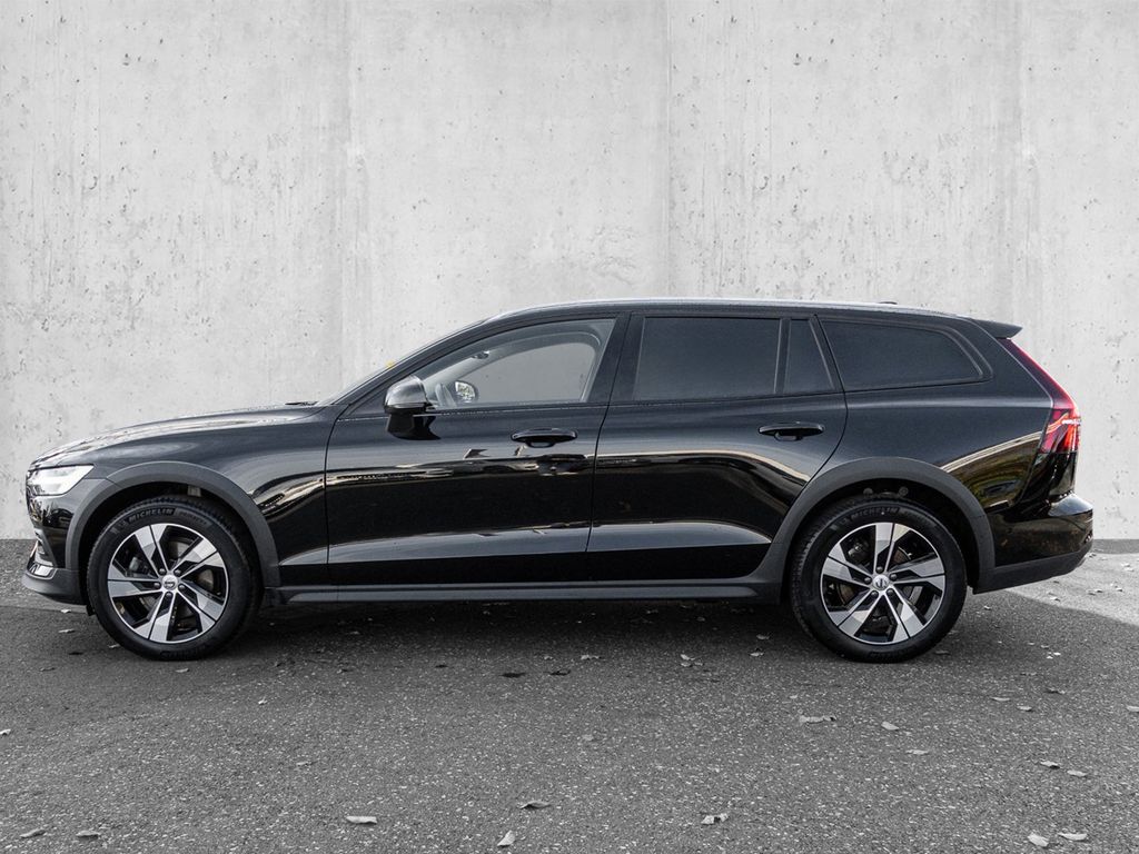 Volvo V60 Cross Country 2023