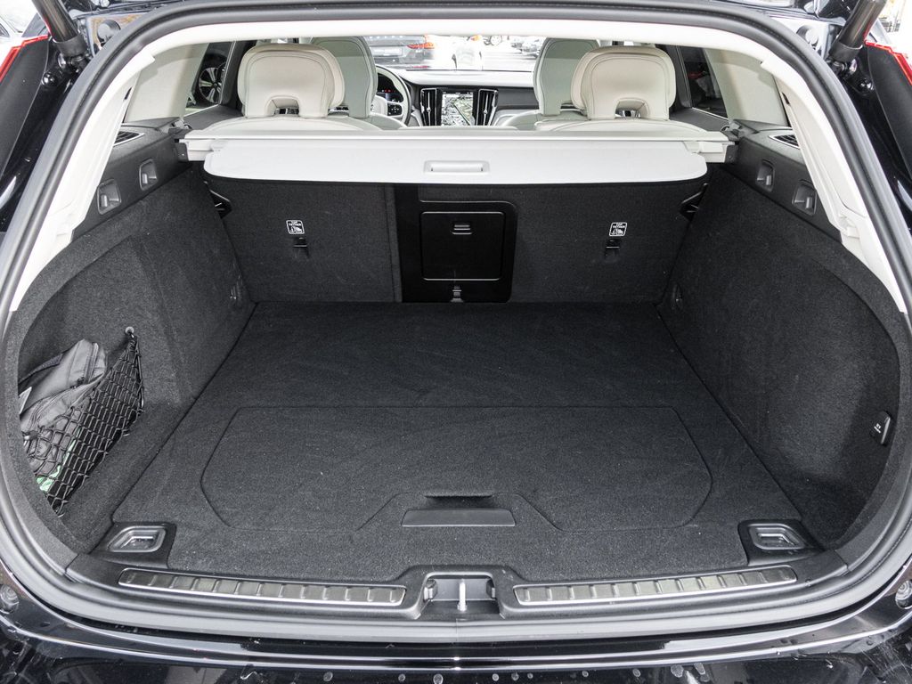 Volvo V60 Cross Country 2023