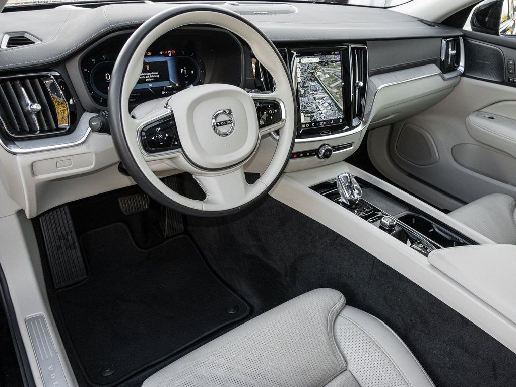 Volvo V60 Cross Country 2023