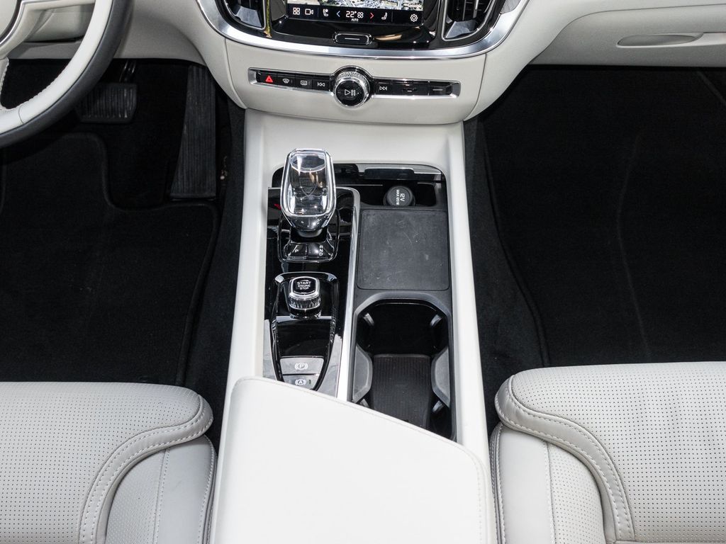 Volvo V60 Cross Country 2023