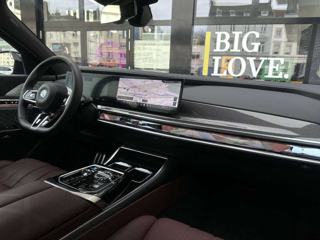 BMW i7 2024