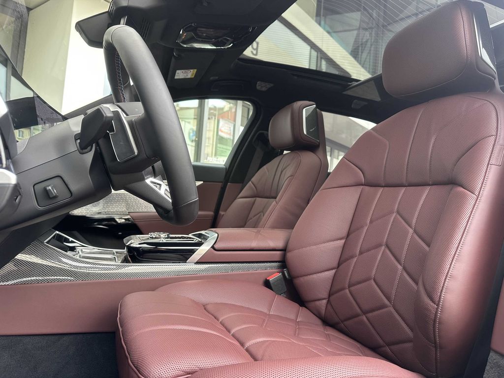 BMW i7 2024