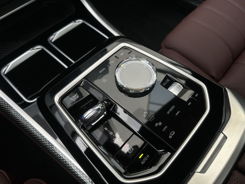 BMW i7 2024