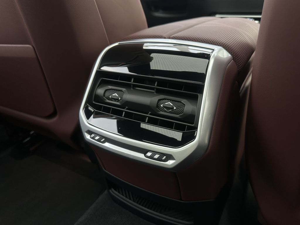 BMW i7 2024