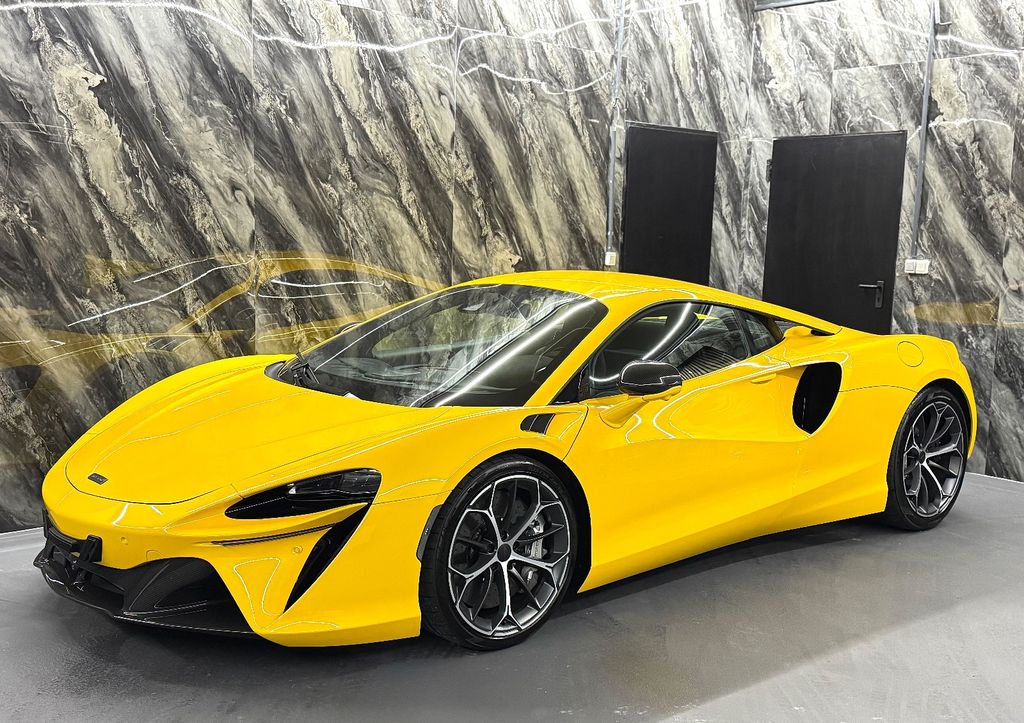 McLaren Artura 2024
