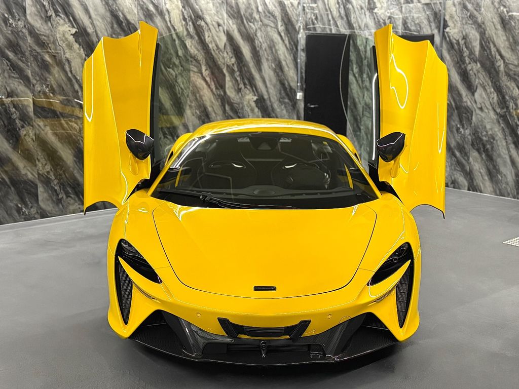 McLaren Artura 2024
