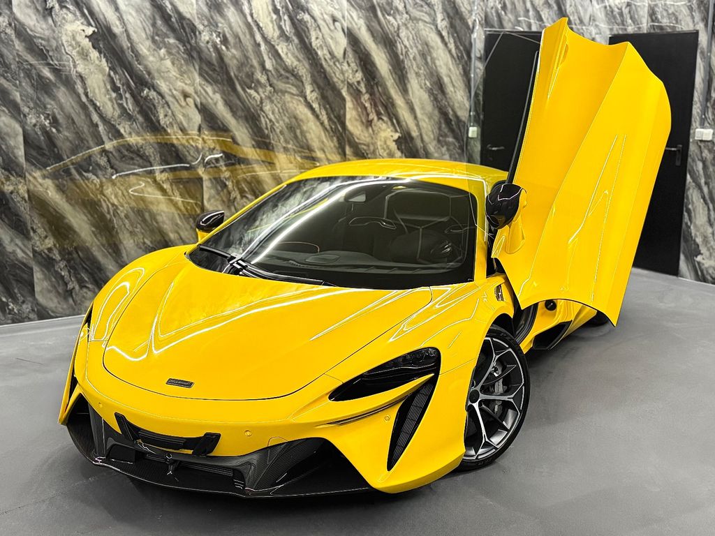 McLaren Artura 2024