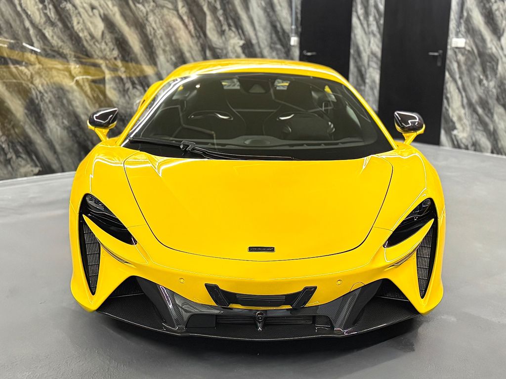 McLaren Artura 2024