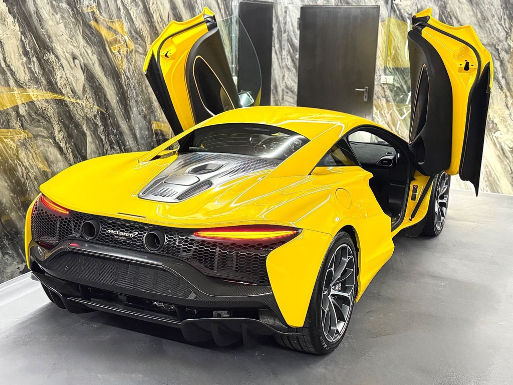 McLaren Artura 2024