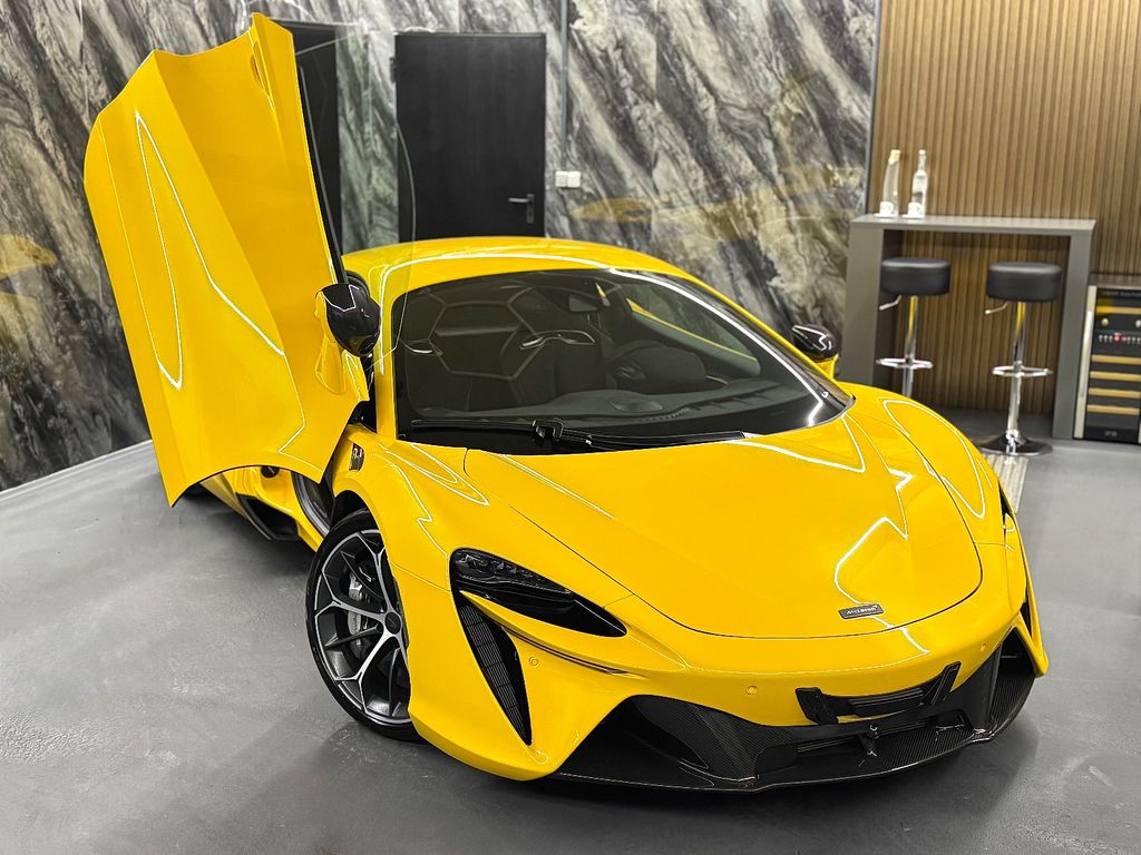 McLaren Artura 2024