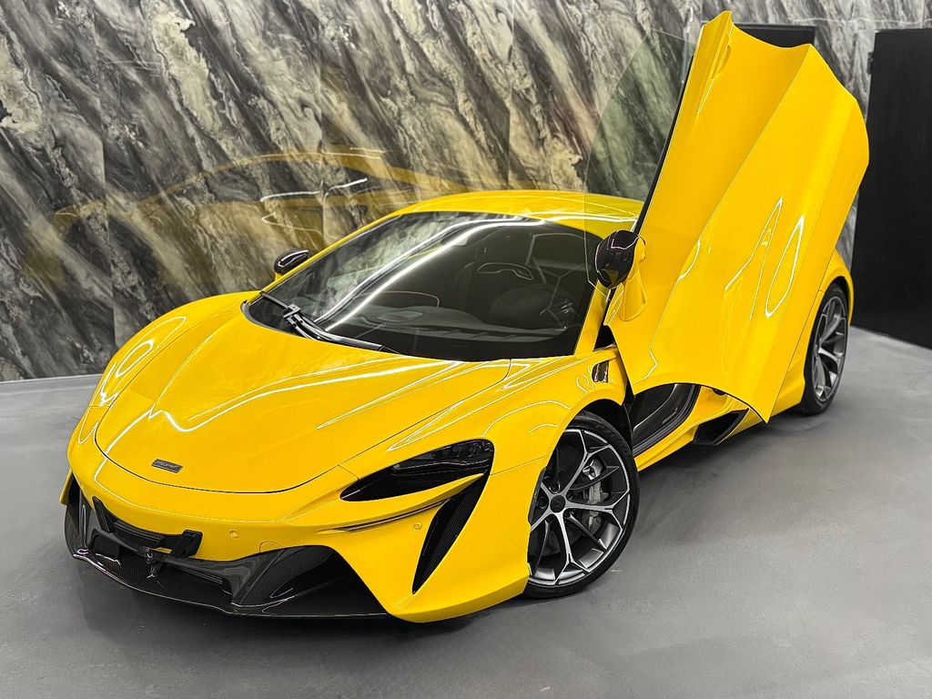 McLaren Artura 2024