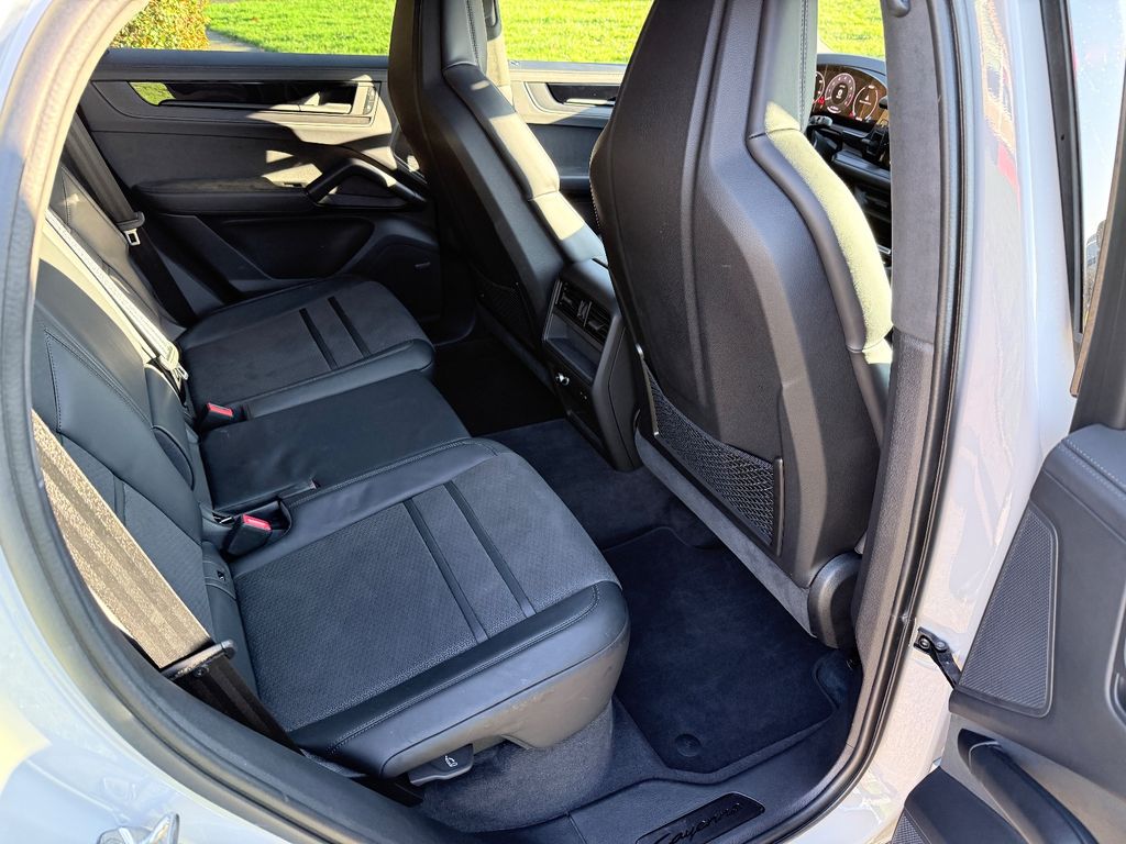 Porsche Cayenne 2025