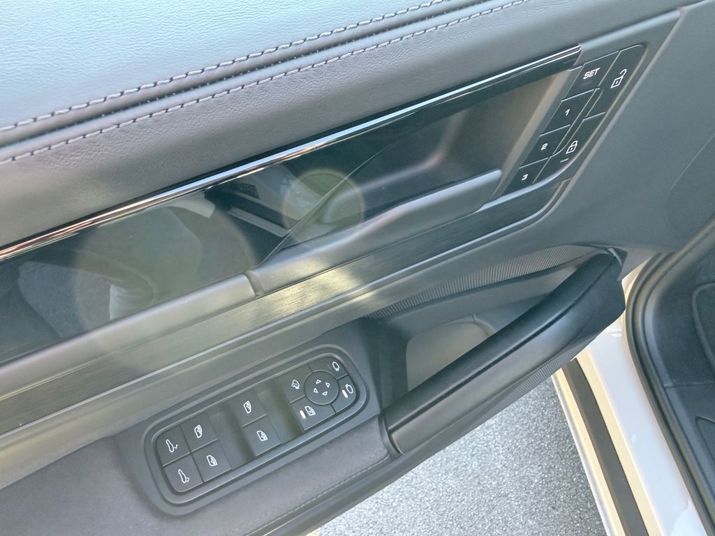 Porsche Cayenne 2025