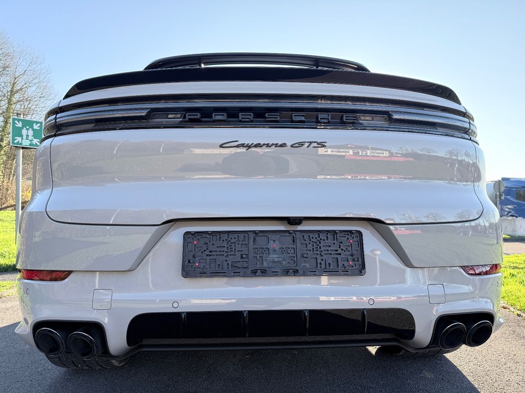 Porsche Cayenne 2025