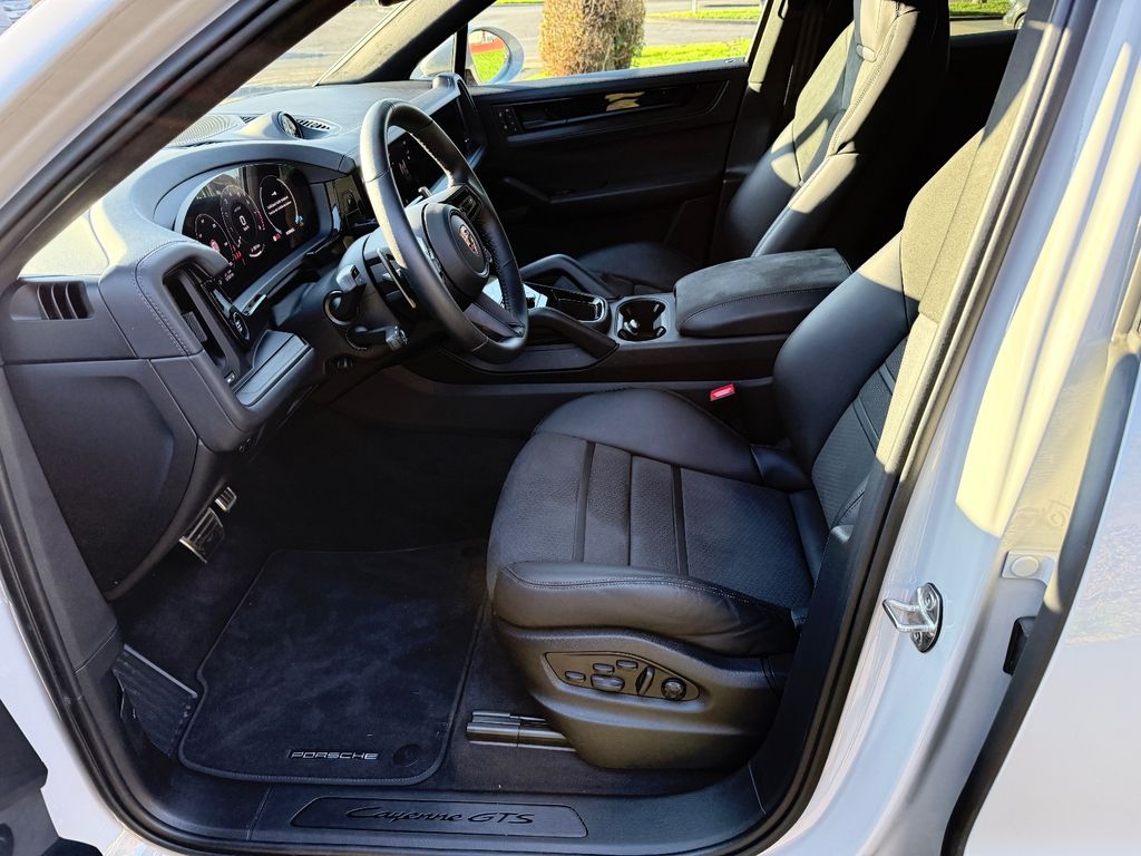 Porsche Cayenne 2025