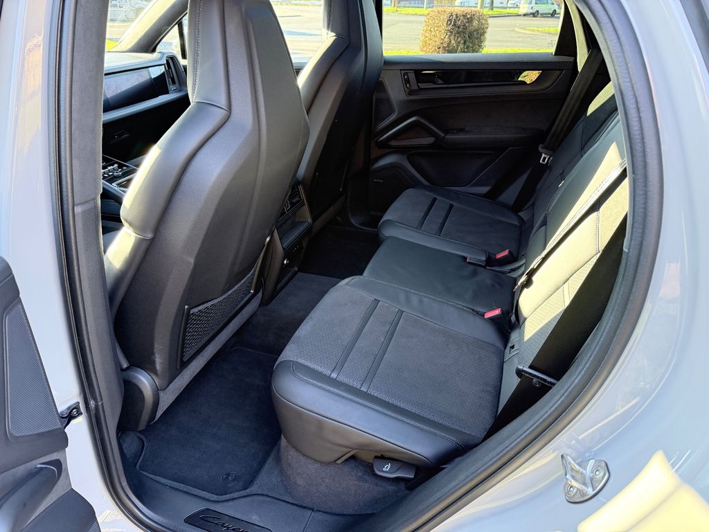 Porsche Cayenne 2025