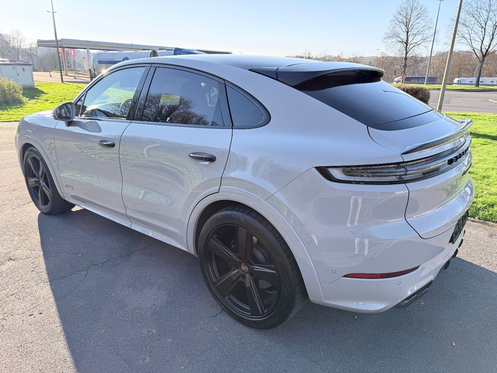 Porsche Cayenne 2025