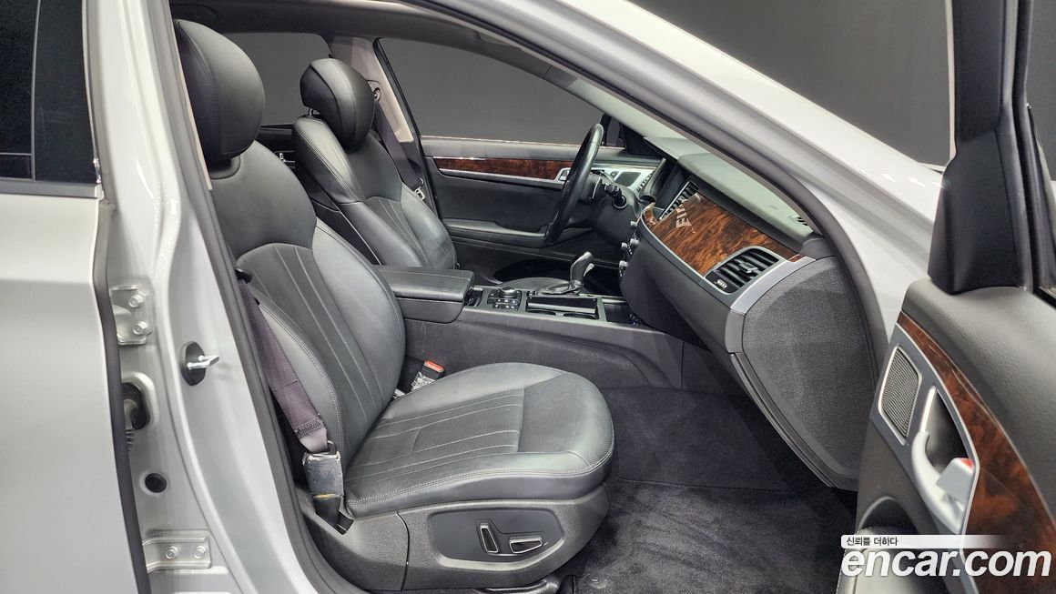 Hyundai Genesis 2016