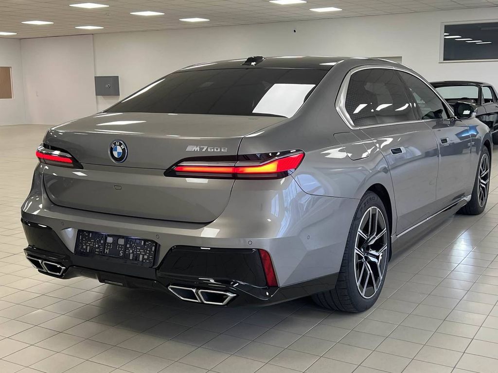 BMW 760 2023