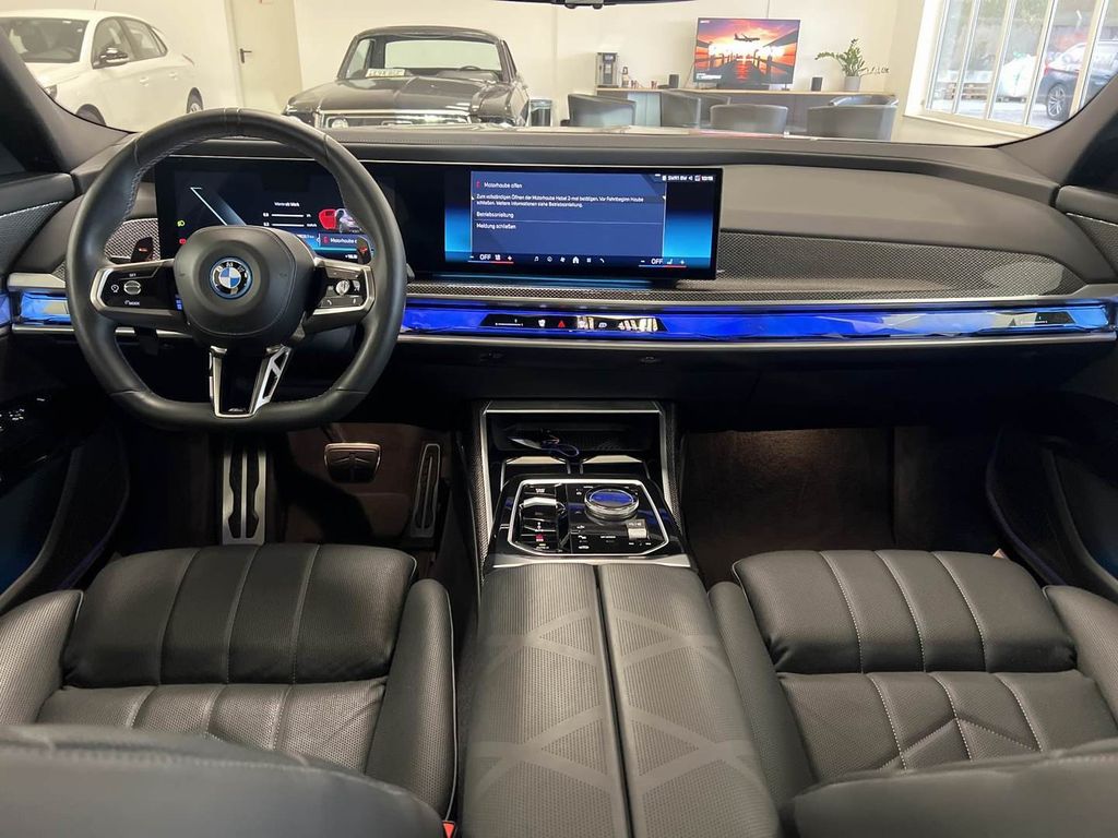 BMW 760 2023