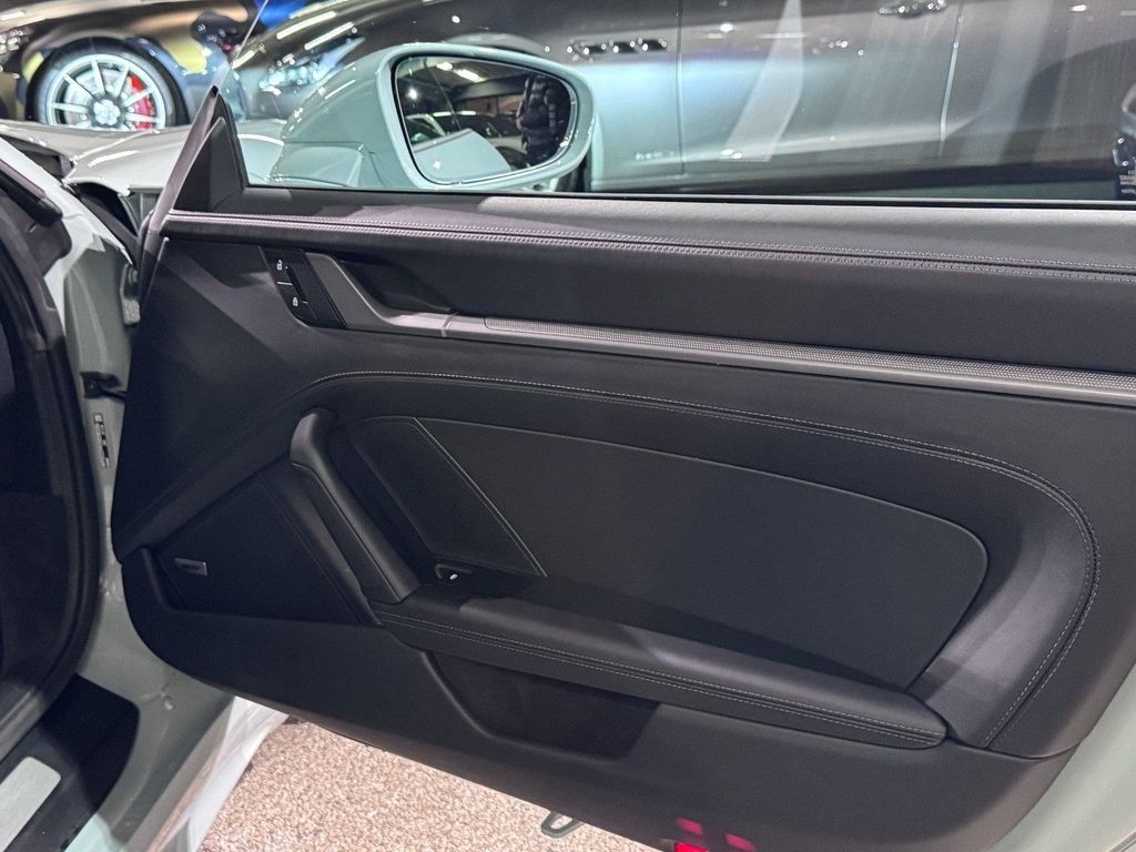 Porsche 992 2025