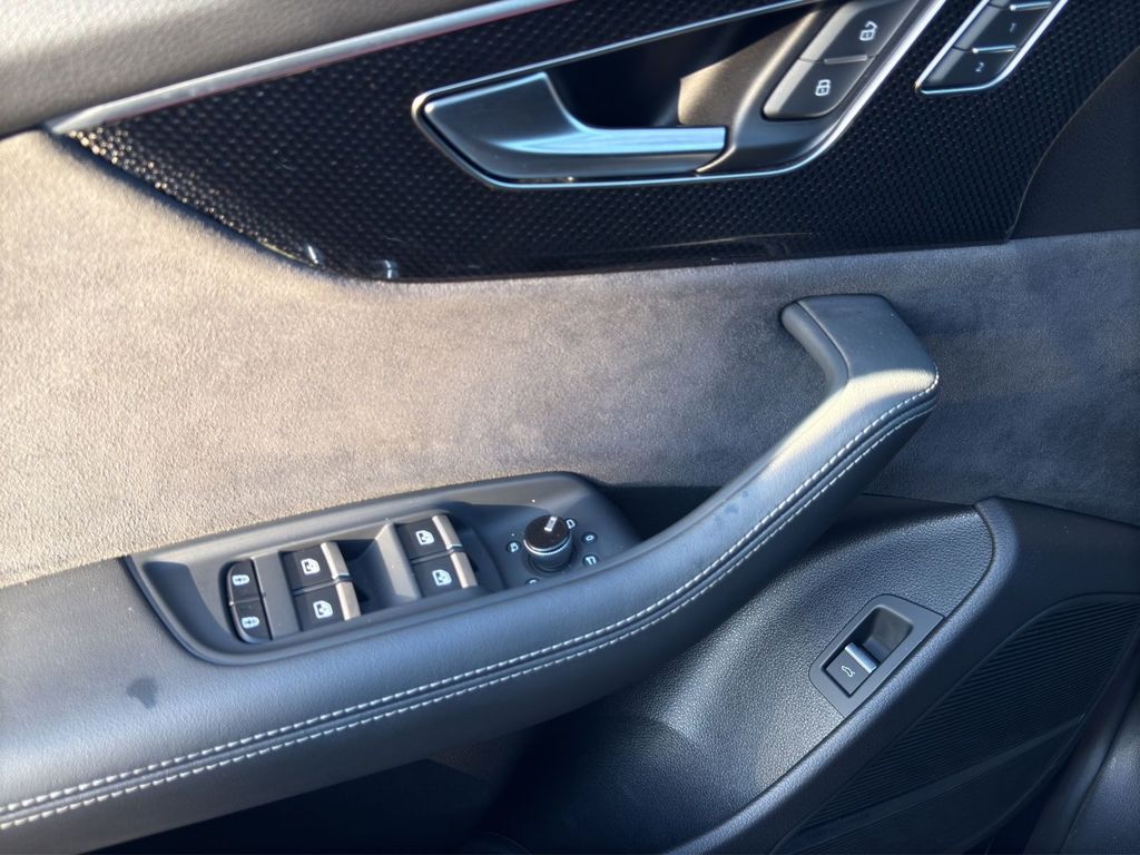 Audi SQ8 2023