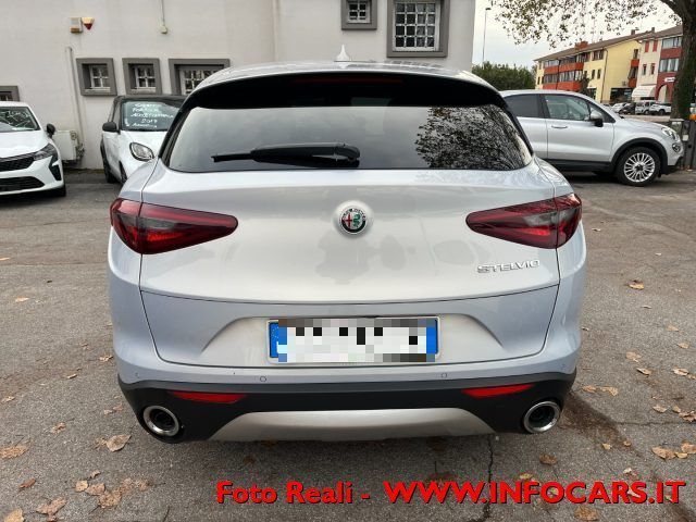 Alfa Romeo Stelvio 2021