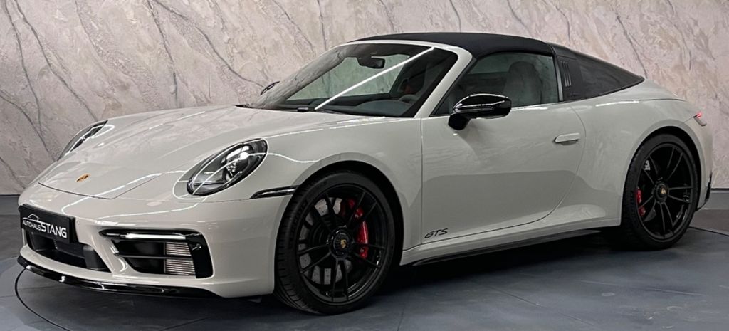 Porsche 911 2023